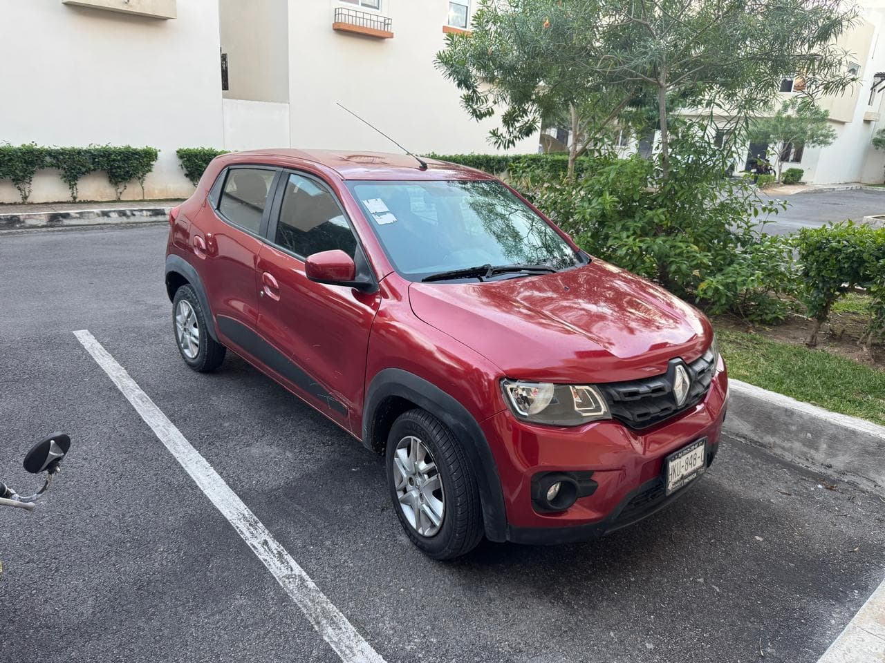 kwid standar rojo cereza 2018